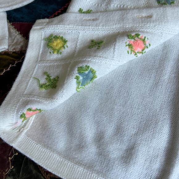Vintage 50s/60s Soft Acrylic Pastel Chainstitch Embroidered Flowers Cardigan S M - Picture 5 of 8